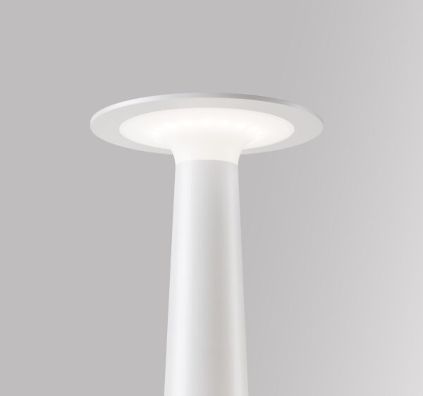 Wir von Lumiente verkaufen Leuchten namhafter Hersteller, hier die Akkuleuchte Lix von IP44.de.